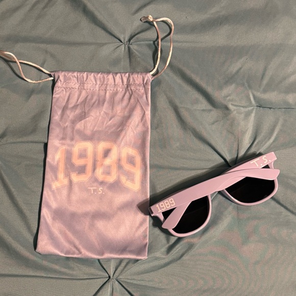 1989 TV Sunglasses - Picture 2 of 7
